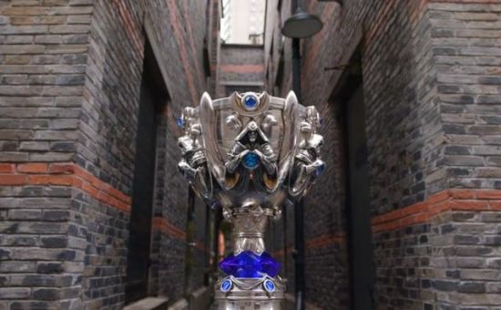 国服典韦出装与铭文解析，边路新玩法揭秘